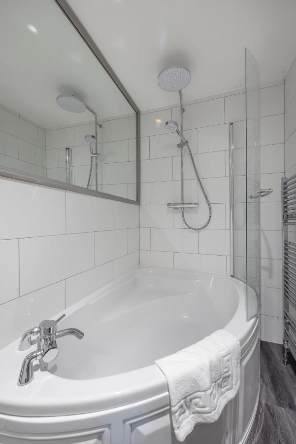 Cotswold Manor House - Country House Retreat With Hot Tub, Ideal For Large Groups Petty France Exterior photo