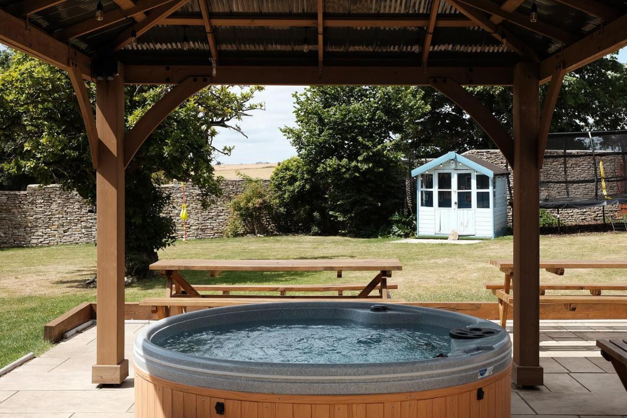 Cotswold Manor House - Country House Retreat With Hot Tub, Ideal For Large Groups Petty France Exterior photo